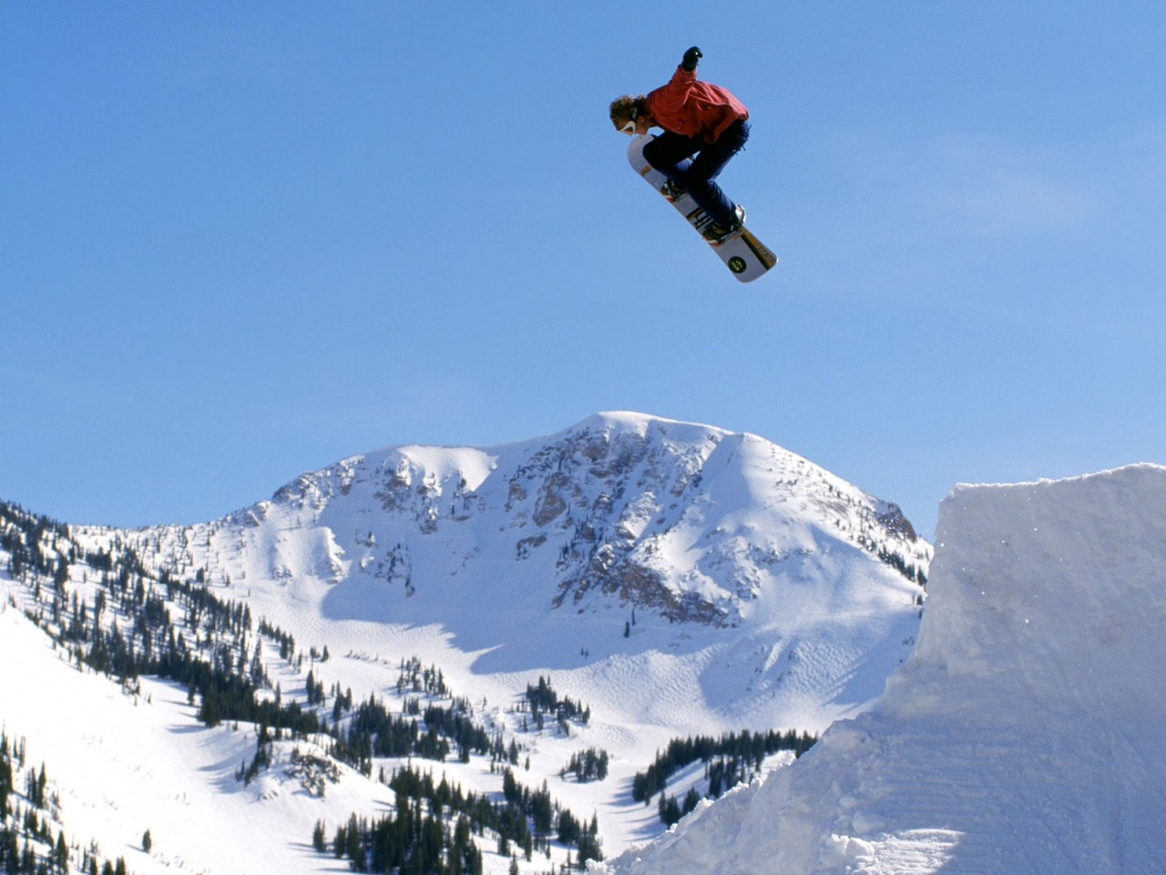 Snowboarding - Amplitude Jump