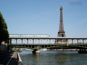 Paris, Metro Bir Hakeim bridge