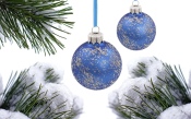 Blue Christmas Balls on the Christmas Tree 1920x1200
